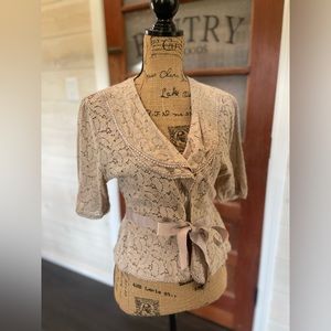 Cream stretch lace wrap blouse sz large